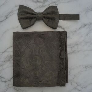MEN'S CARDI INTERNATIONAL BLACK TAPESTRY BLACK BOW TIE AND POCKET SQUARE.